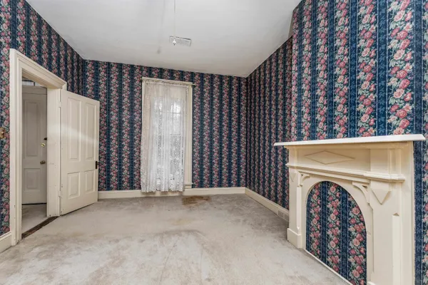 a view of a livingroom with washer and dryer