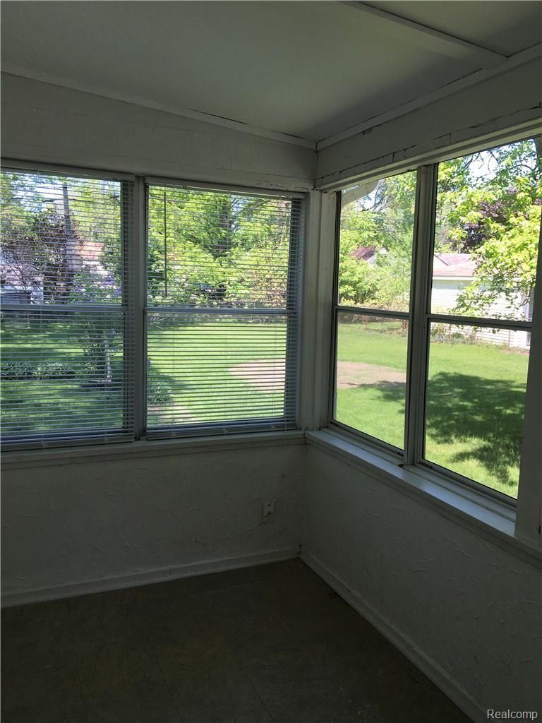 20135 Rensellor Street Livonia, MI 48152 - Photo 12 of 16 1.JPG