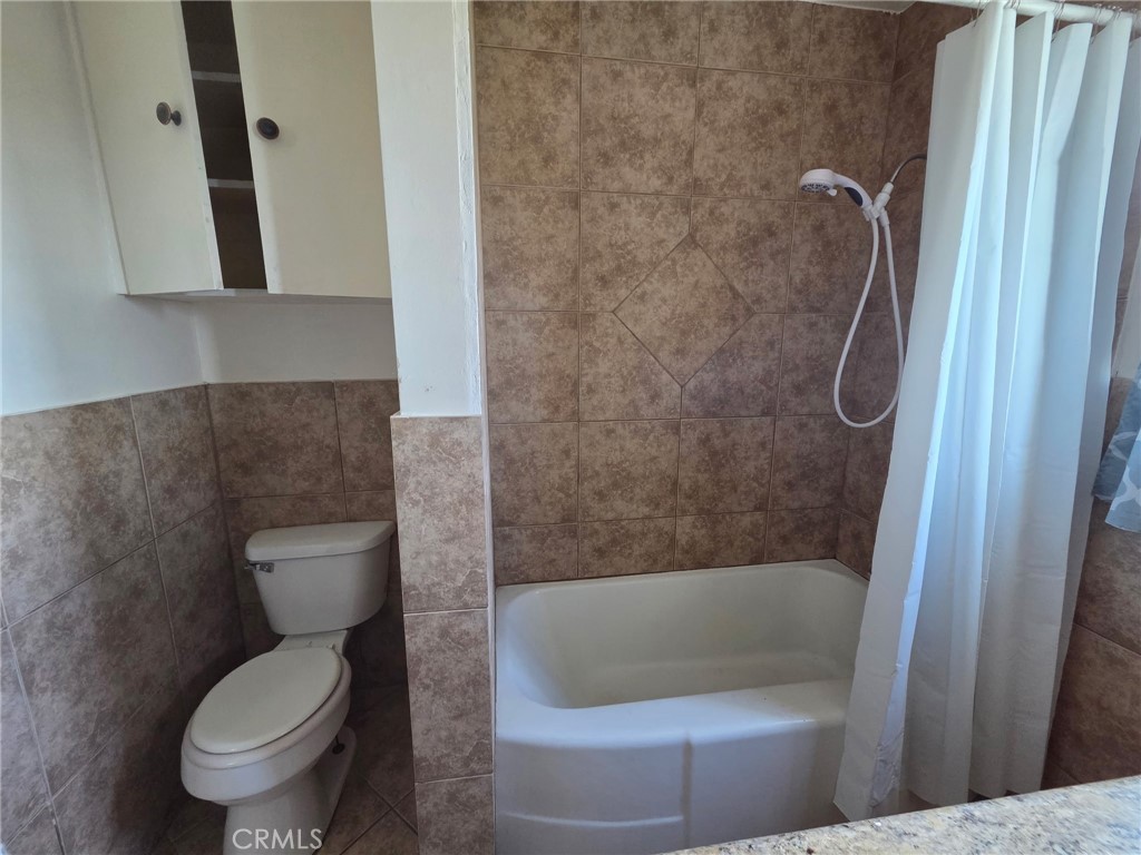 87135 Airport Frontage Road Thermal, CA 92274 - Photo 9 of 21 Front home Bathroom