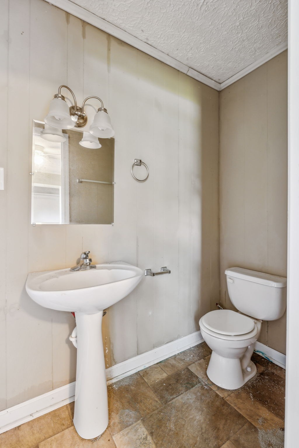 4400 Beasleys Bend Road Lebanon, TN 37087 - Photo 45 of 51 a bathroom with a sink toilet and mirror