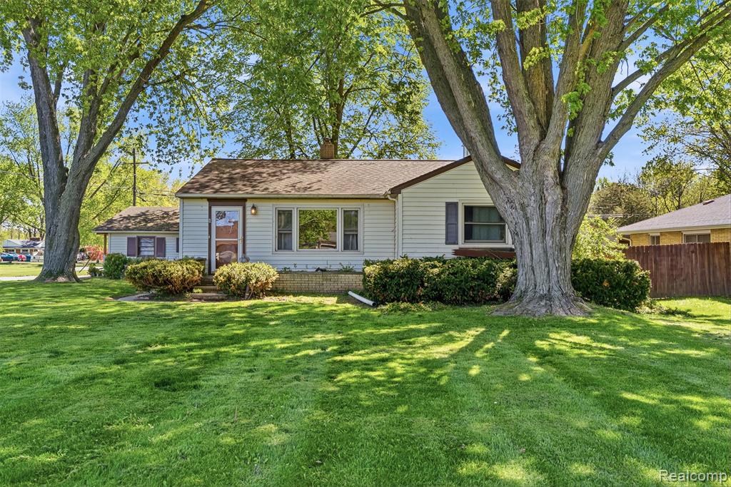 7230 Center Road Mount Morris, MI 48458 - Photo 3 of 33