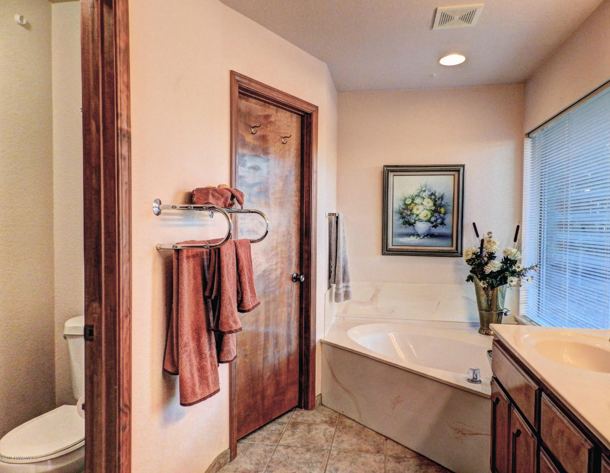 210 Roca Roja Road Sedona, AZ 86351 - Photo 7 of 34 Master Bathroom