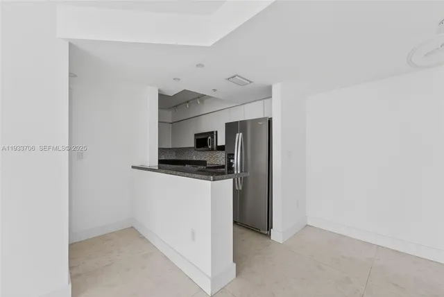 $3,695 | 800 Claughton Island Drive, Unit 1504, Miami, FL 33131