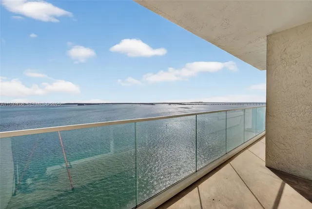 $3,695 | 800 Claughton Island Drive, Unit 1504, Miami, FL 33131