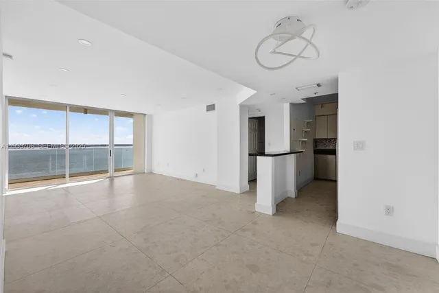 $3,695 | 800 Claughton Island Drive, Unit 1504, Miami, FL 33131