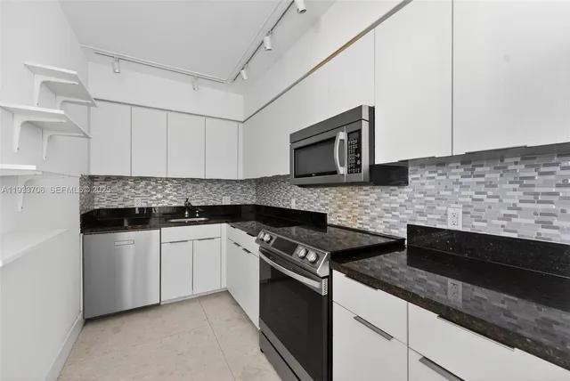 $3,695 | 800 Claughton Island Drive, Unit 1504, Miami, FL 33131