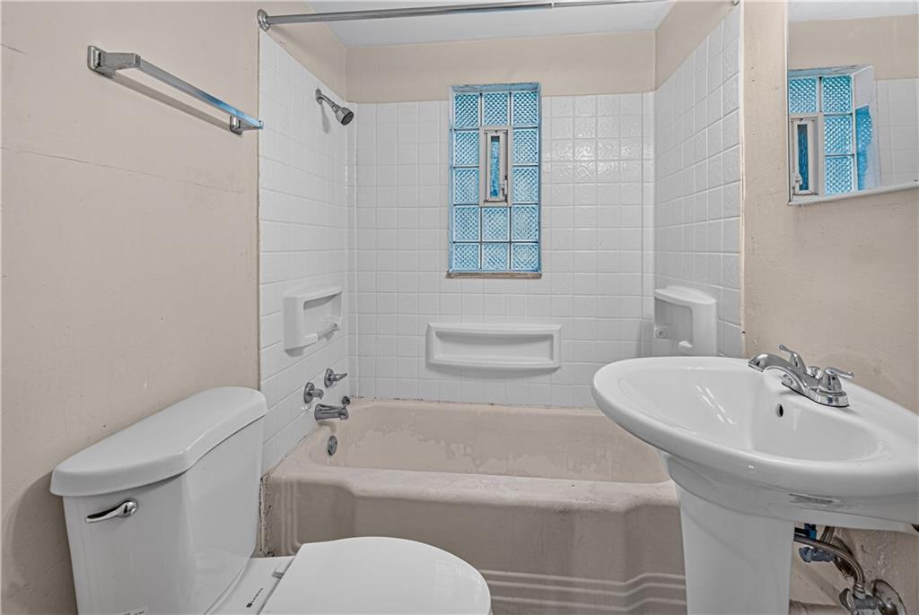 236 Hulton Road Verona, PA 15147 - Photo 11 of 16 Gallery Image 11