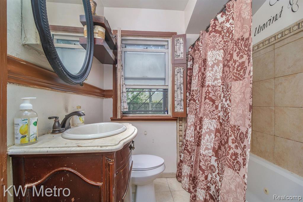 18273 Sunderland Road Detroit, MI 48219 - Photo 9 of 15