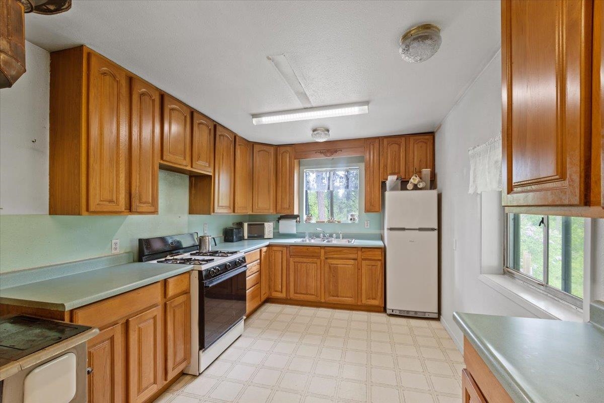 2111 Dry Creek Road Chewelah, WA 99109 - Photo 13 of 32