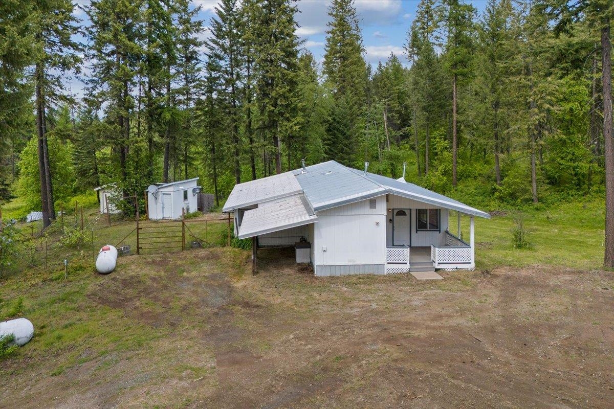 2111 Dry Creek Road Chewelah, WA 99109 - Photo 3 of 32