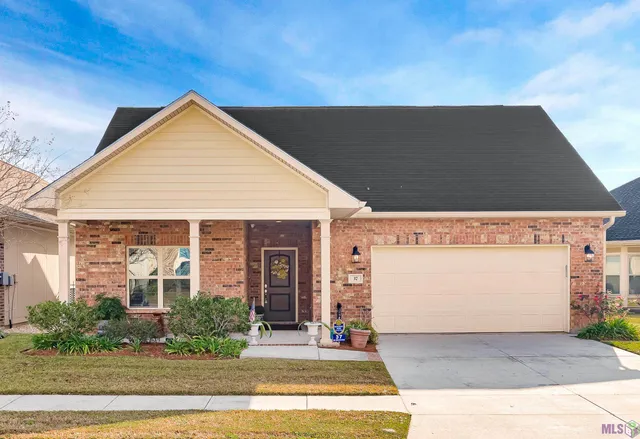 $330,000 | 7111 Village Maison Court, Unit 37, Baton Rouge, LA 70809