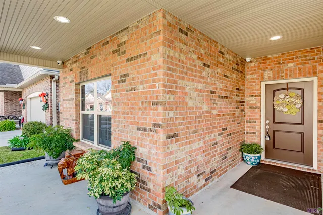 $330,000 | 7111 Village Maison Court, Unit 37, Baton Rouge, LA 70809