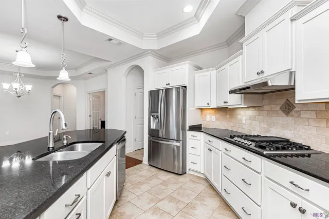 $330,000 | 7111 Village Maison Court, Unit 37, Baton Rouge, LA 70809