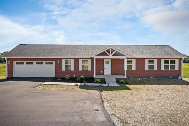 $299,000 | 14305 Old Kentucky Road, Walling, TN 38587