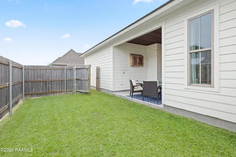 $360,000 | 101 Oak Village Drive, Scott, LA 70583