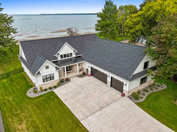 $1,949,500 | 1751 East Shore Circle, Green Bay, WI 54302