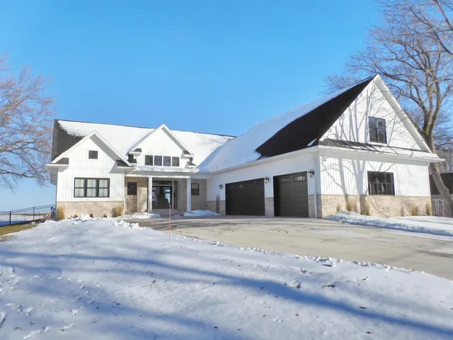 $1,999,000 | 1751 East Shore Circle, Green Bay, WI 54302