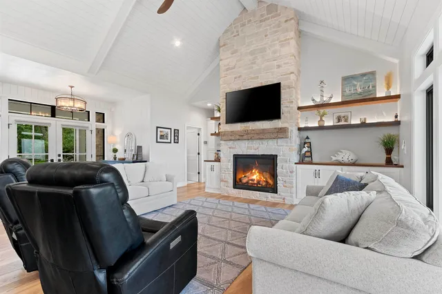 $1,999,000 | 1751 East Shore Circle, Green Bay, WI 54302