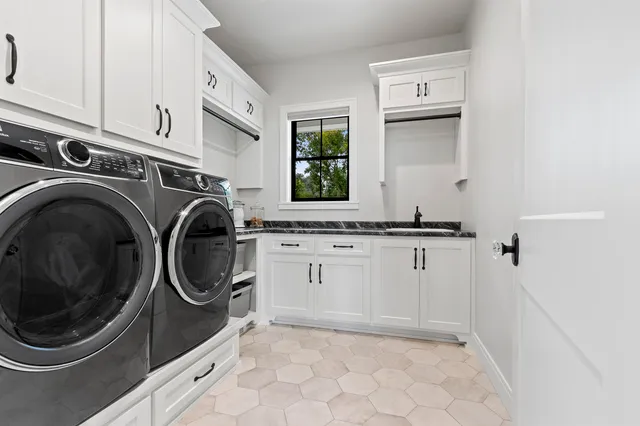 $1,999,000 | 1751 East Shore Circle, Green Bay, WI 54302