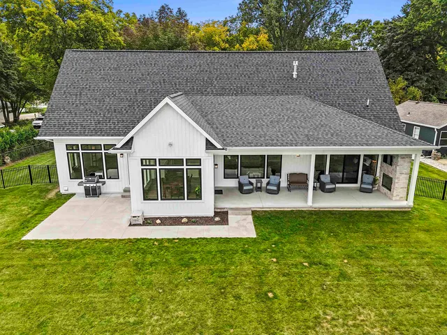 $1,999,000 | 1751 East Shore Circle, Green Bay, WI 54302