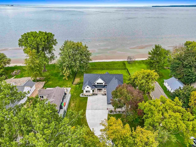$1,999,000 | 1751 East Shore Circle, Green Bay, WI 54302
