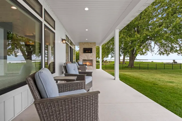 $1,999,000 | 1751 East Shore Circle, Green Bay, WI 54302