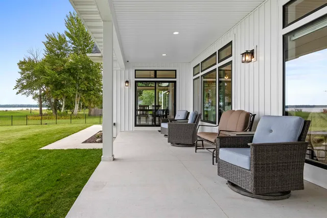 $1,999,000 | 1751 East Shore Circle, Green Bay, WI 54302