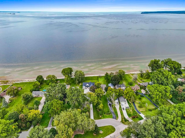 $1,999,000 | 1751 East Shore Circle, Green Bay, WI 54302