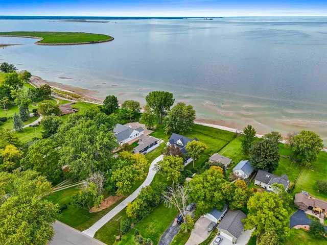 $1,999,000 | 1751 East Shore Circle, Green Bay, WI 54302