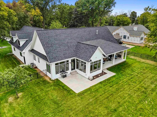 $1,999,000 | 1751 East Shore Circle, Green Bay, WI 54302