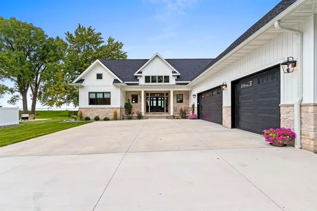 $1,999,000 | 1751 East Shore Circle, Green Bay, WI 54302