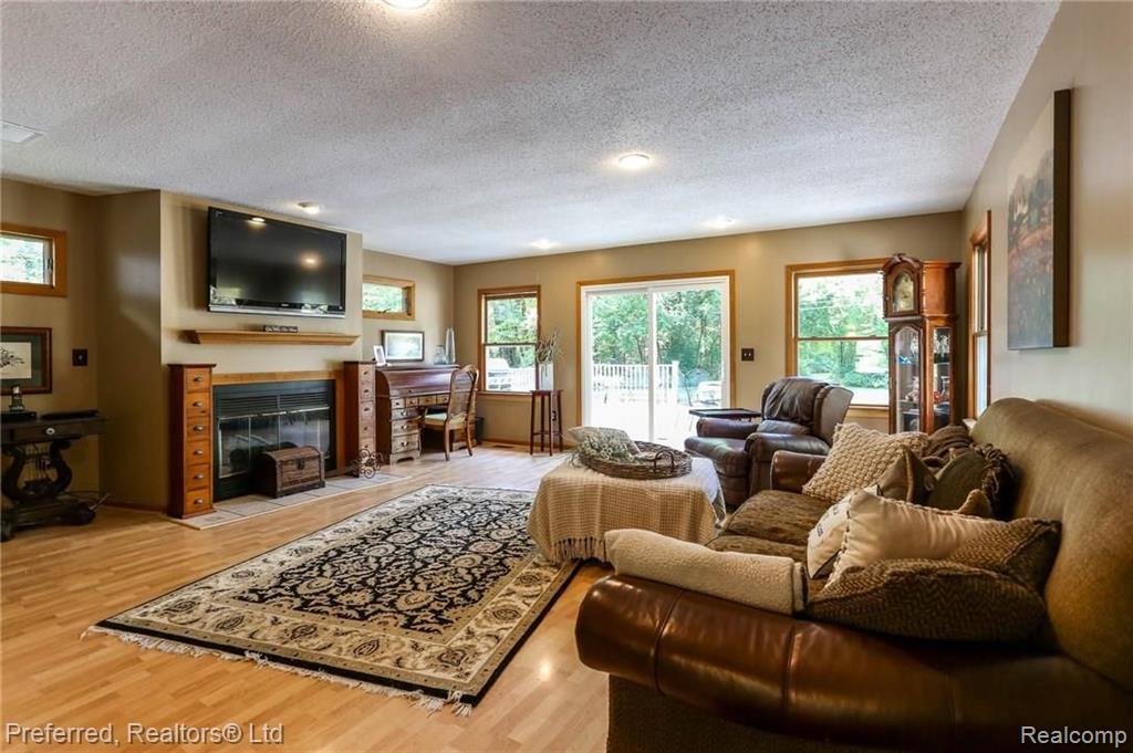 16870 Renton Road Belleville, MI 48111 - Photo 11 of 41
