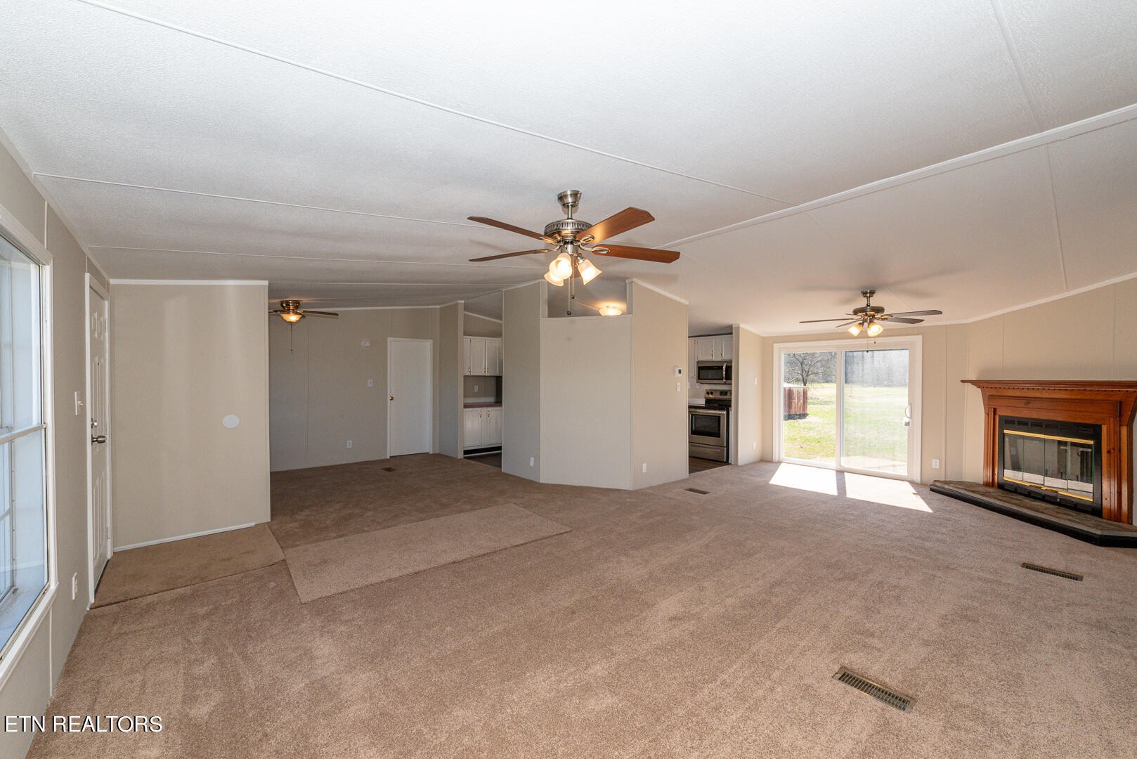 1602 Fork Creek Road Philadelphia, TN 37846 - Photo 4 of 26 a view of a livingroom with a ceiling fan and window