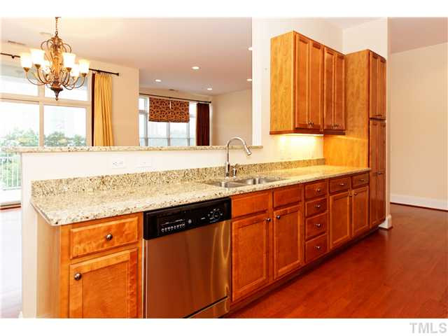 317 West Morgan Street, Unit 401 Raleigh, NC 27601 - Photo 6 of 25 Kitchen