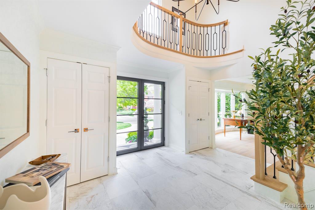 655 Canterbury Road Grosse Pointe Woods, MI 48236 - Photo 5 of 58
