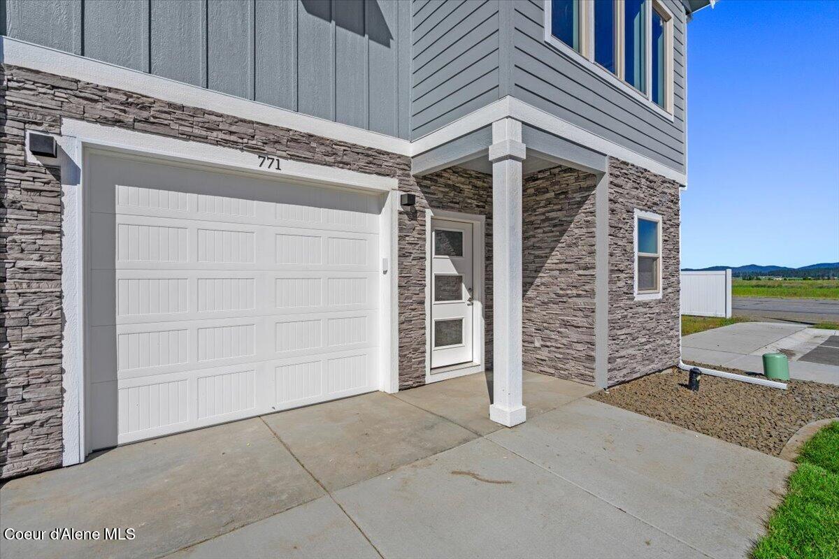 771 North Galbraith Loop Post Falls, ID 83854 - Photo 3 of 34 Exterior Front