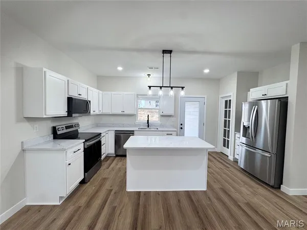 $435,000 | 426 Honeysuckle Drive, Hannibal, MO 63401