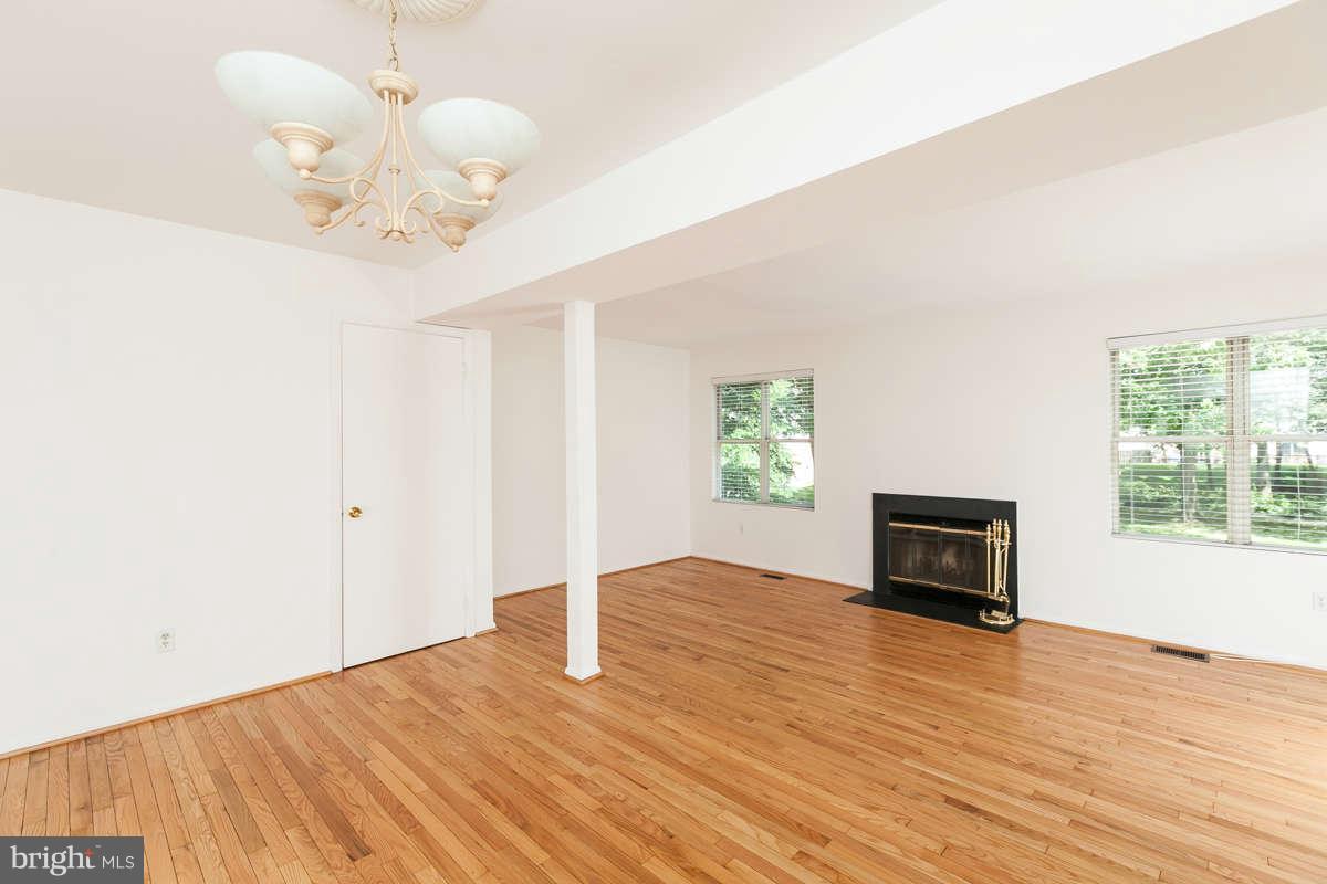 2900 Schoolhouse Circle Silver Spring, MD 20902 - Photo 2 of 29 Interior General