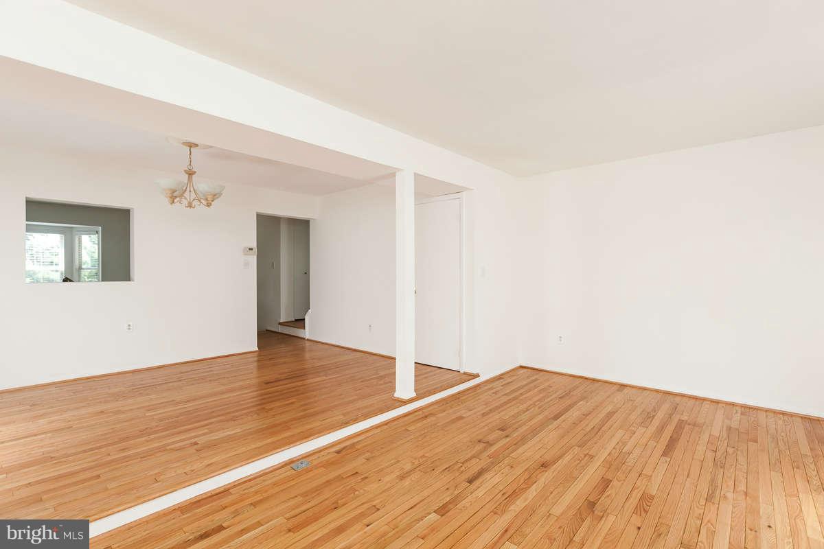 2900 Schoolhouse Circle Silver Spring, MD 20902 - Photo 3 of 29 Interior General
