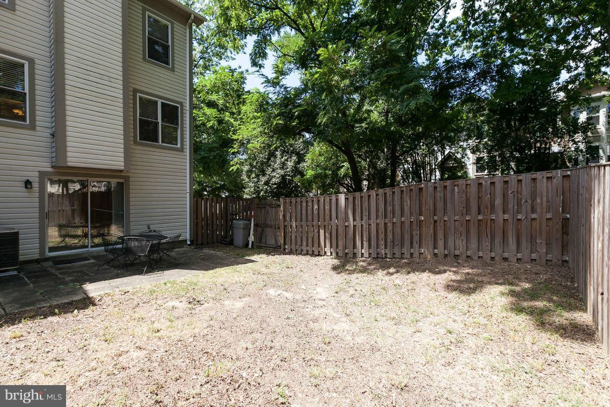 2900 Schoolhouse Circle Silver Spring, MD 20902 - Photo 27 of 29 Exterior Rear