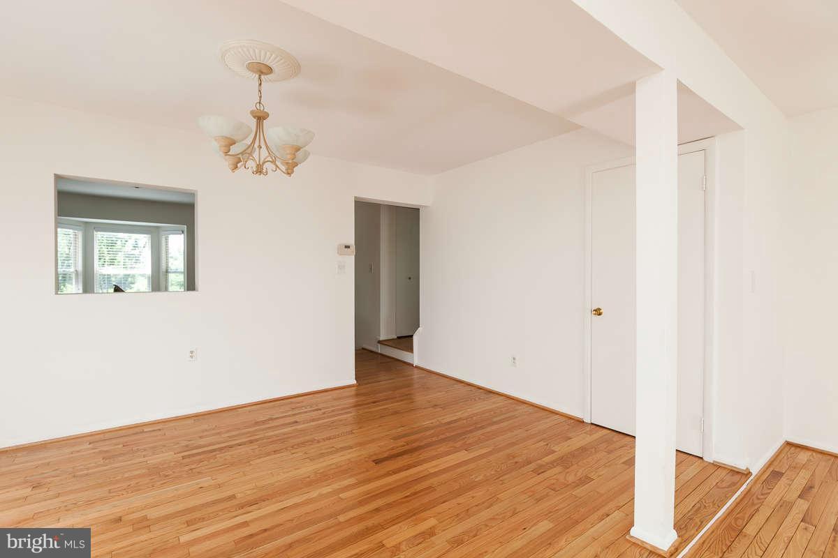 2900 Schoolhouse Circle Silver Spring, MD 20902 - Photo 4 of 29 Interior General