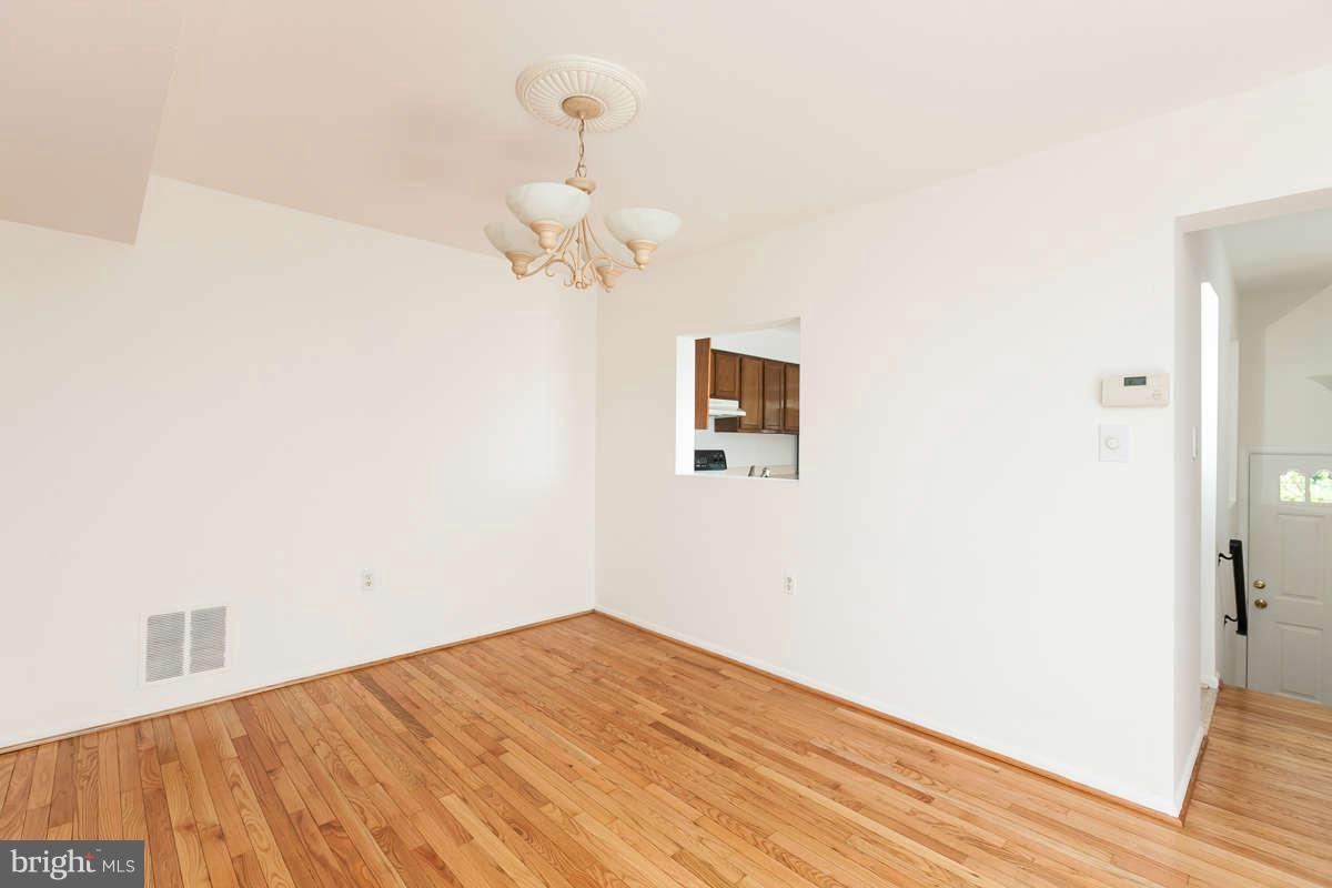 2900 Schoolhouse Circle Silver Spring, MD 20902 - Photo 6 of 29 Interior General