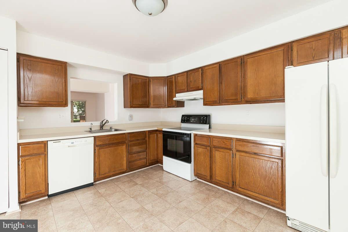 2900 Schoolhouse Circle Silver Spring, MD 20902 - Photo 8 of 29 Kitchen