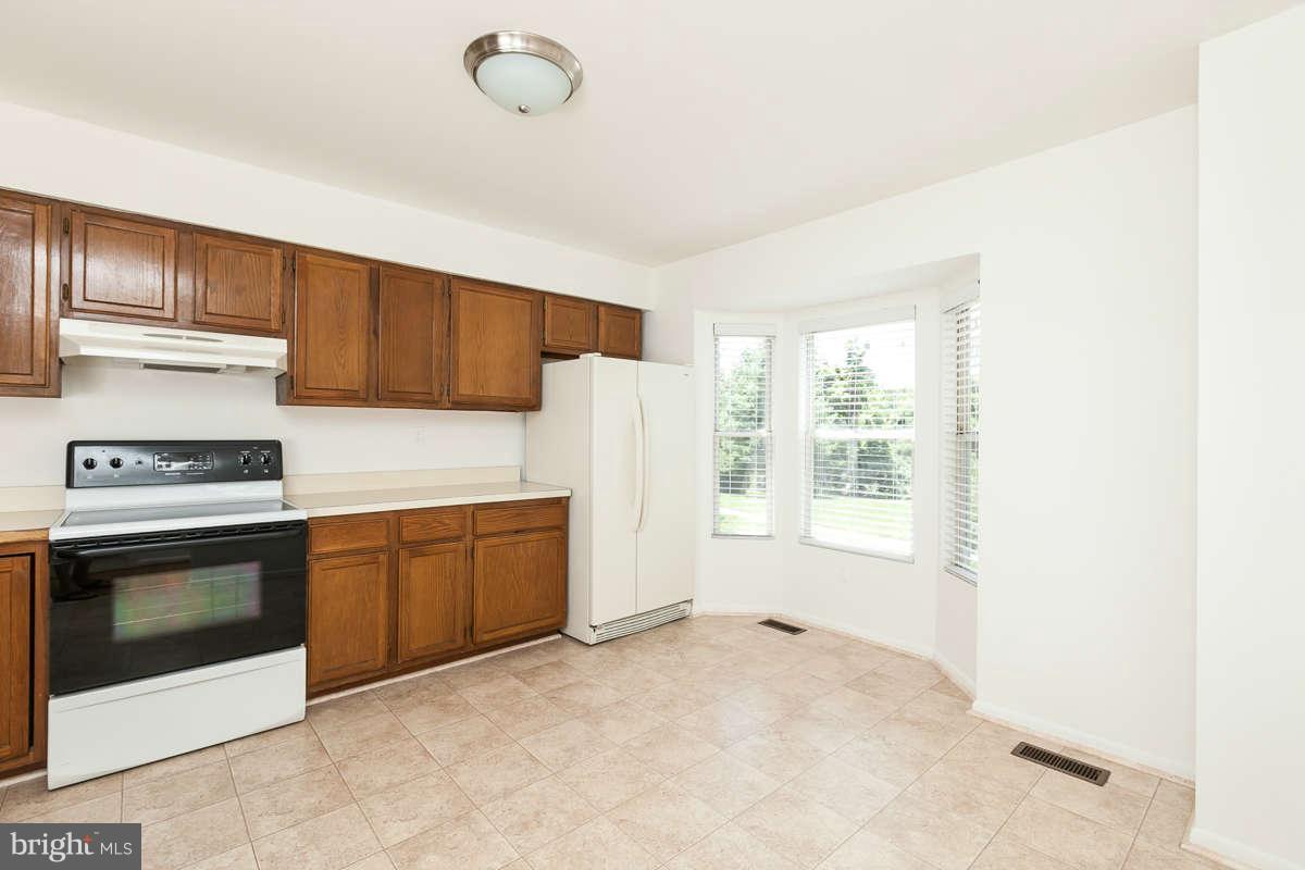 2900 Schoolhouse Circle Silver Spring, MD 20902 - Photo 9 of 29 Kitchen
