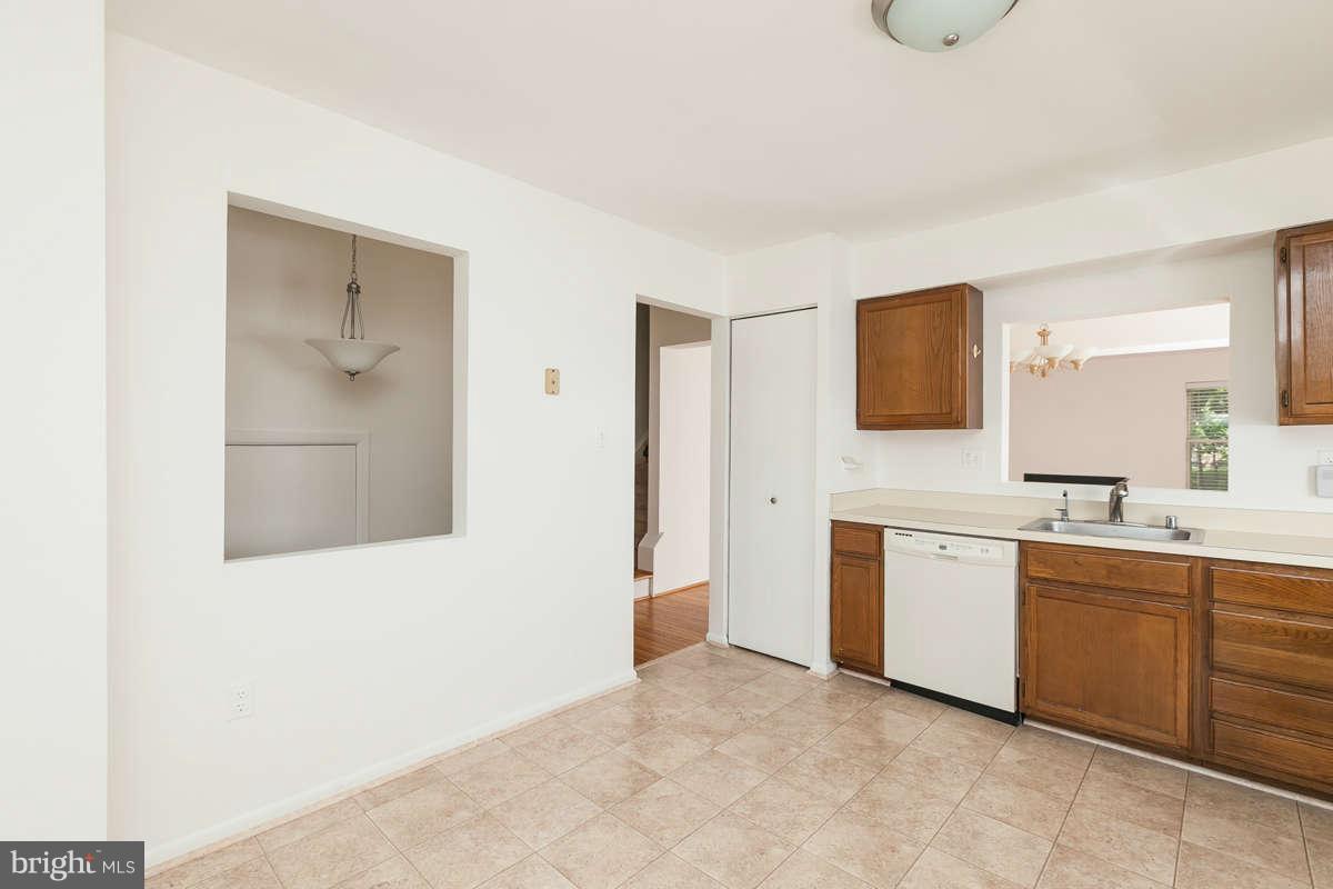 2900 Schoolhouse Circle Silver Spring, MD 20902 - Photo 10 of 29 Kitchen
