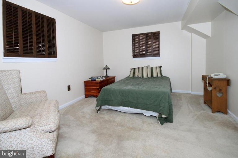 6108 Roxbury Avenue Springfield, VA 22152 - Photo 19 of 30 a bedroom with a bed and a cabinets
