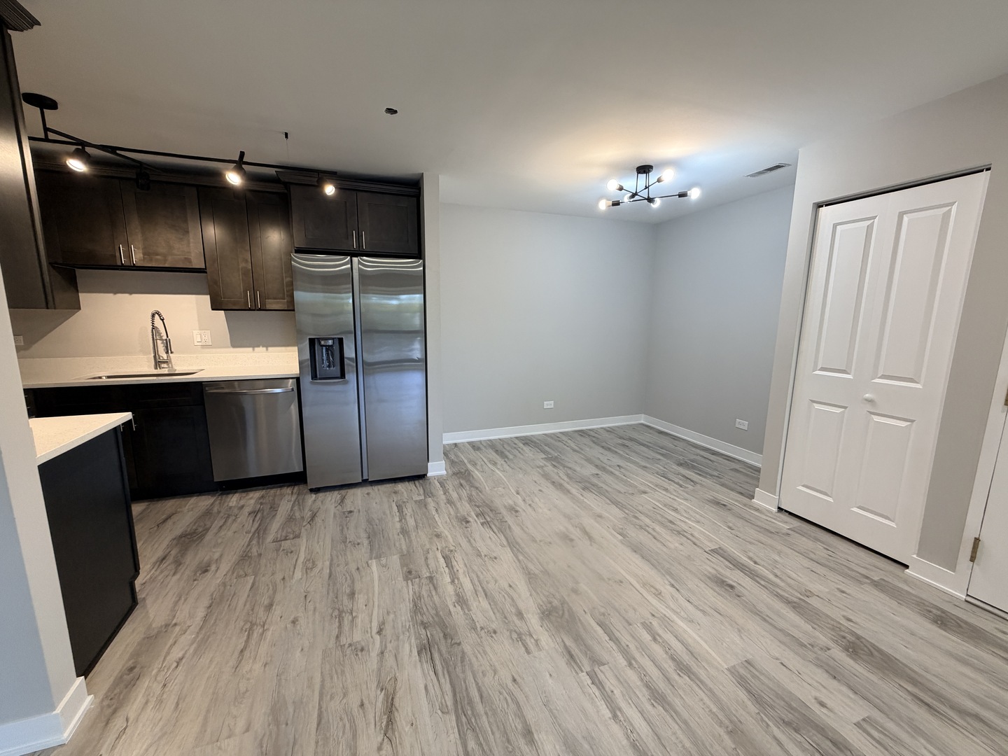 1460 Stonebridge Circle, Unit G9 Wheaton, IL 60189 - Photo 4 of 15