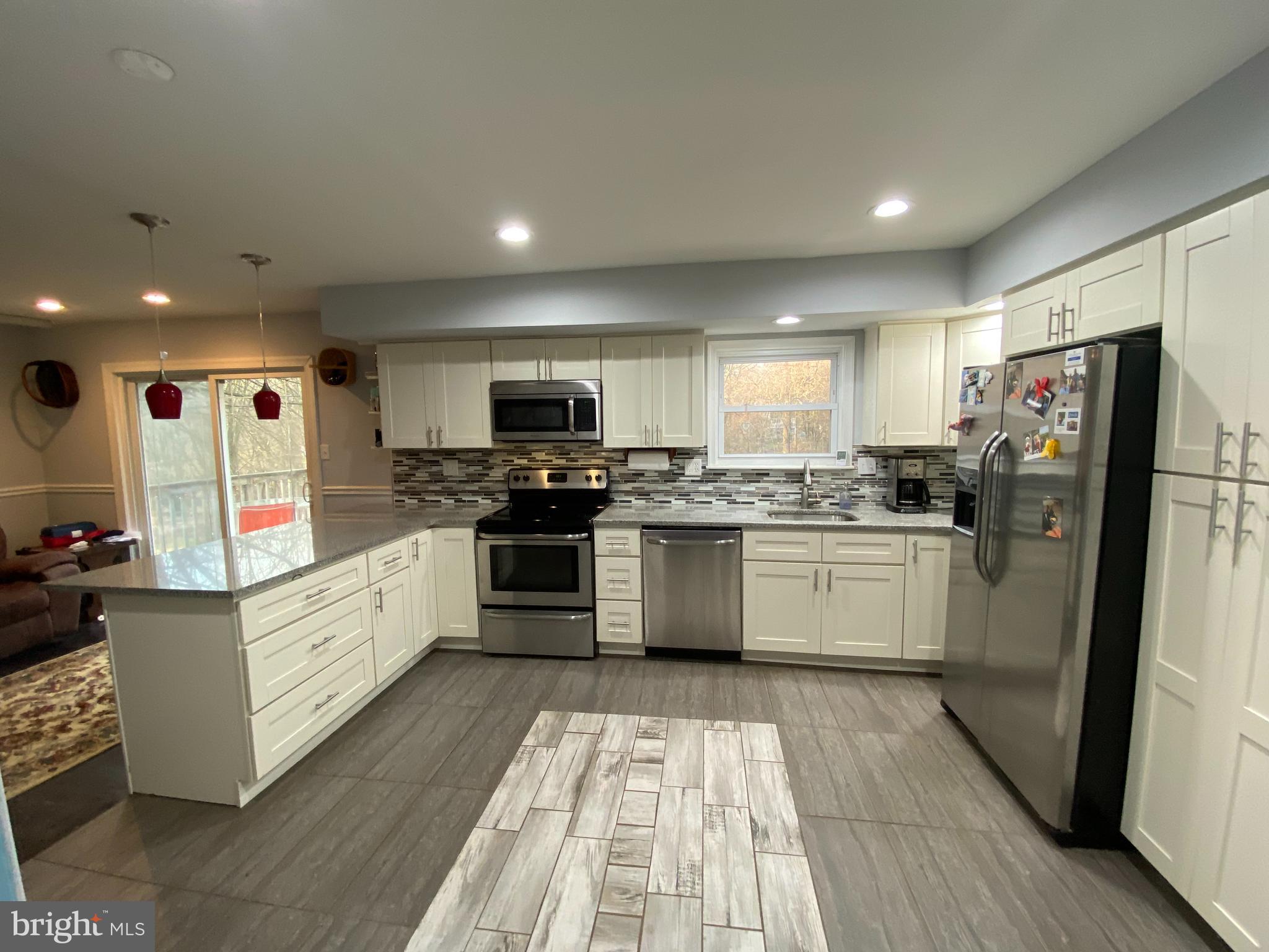 127 Woodstream Road Upper Chichester, PA 19061 - Photo 3 of 25 Gallery Image 3