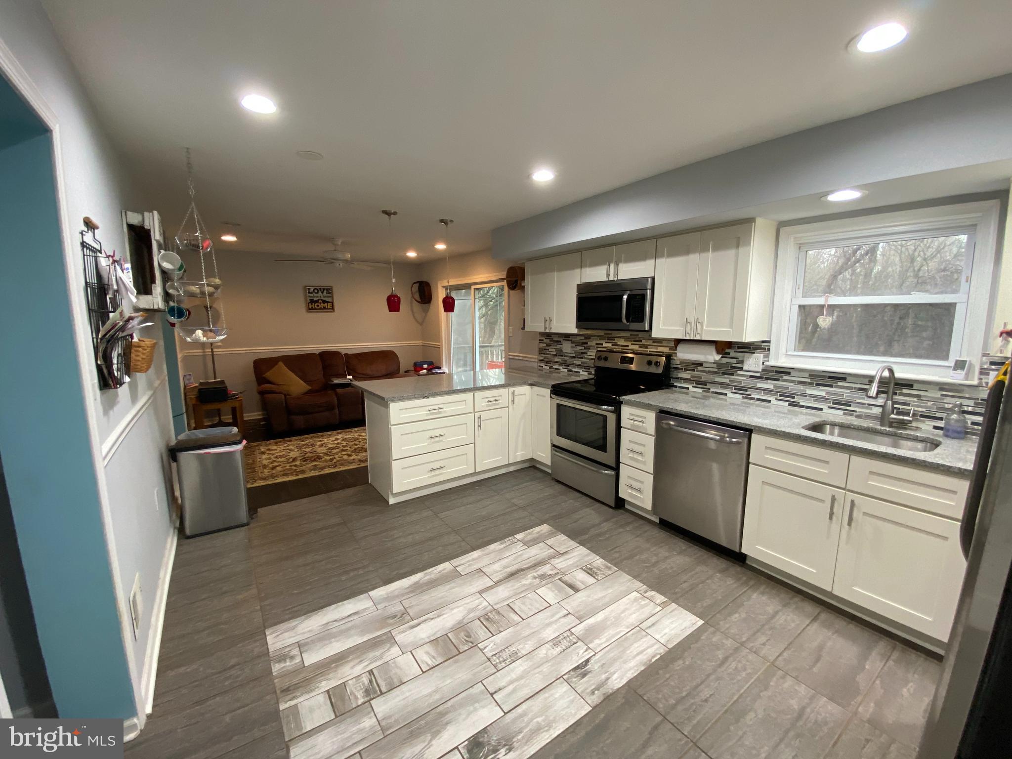 127 Woodstream Road Upper Chichester, PA 19061 - Photo 5 of 25 Gallery Image 5