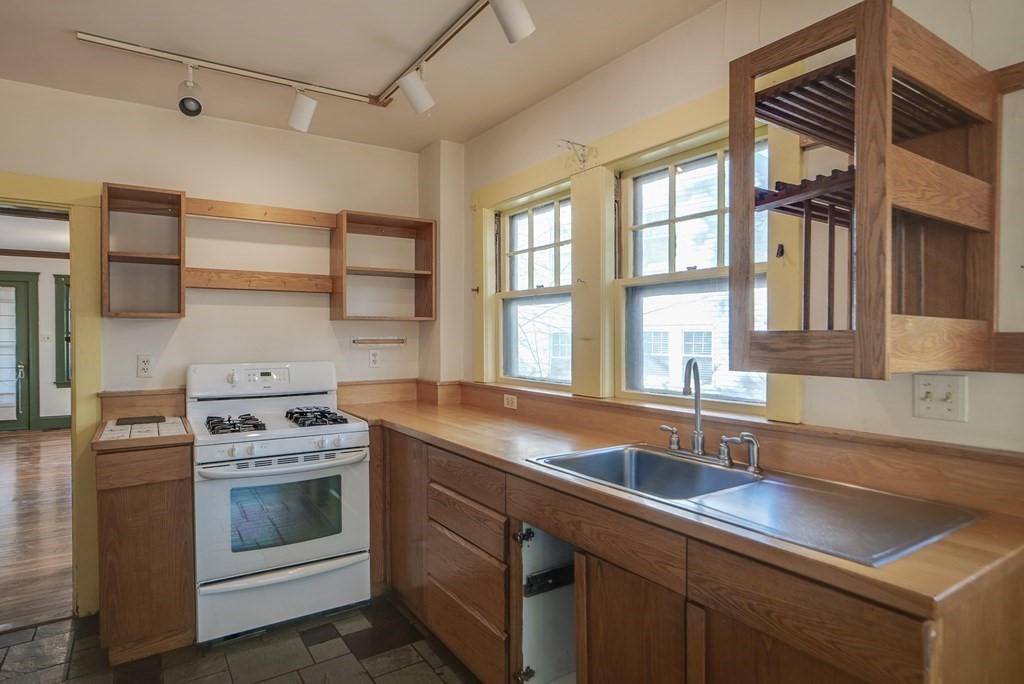 14 Peter Tufts Road Arlington, MA 02474 - Photo 8 of 27